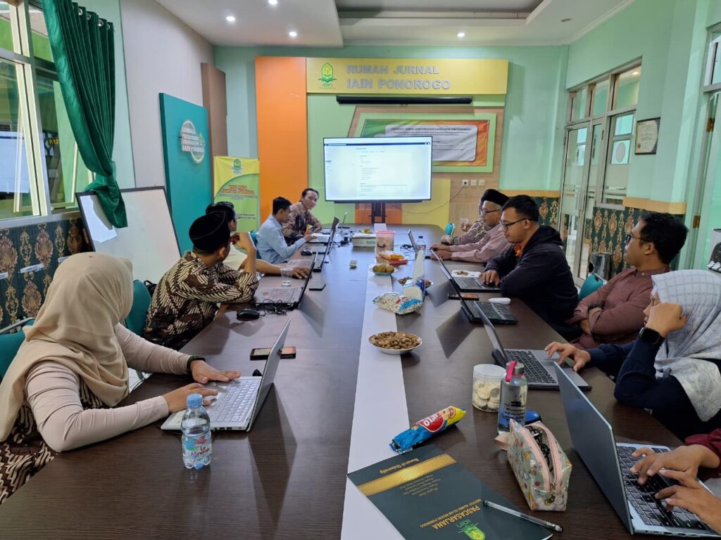 Kegiatan rutin Rumah Jurnal Class “OJS Jumatan” dengan tema Etika Publikasi, Translator Arab Latin, dan Penggunaan AI untuk Publikasi.