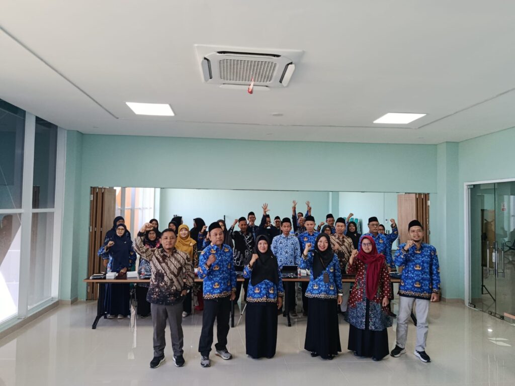 Kegiatan Sosialisasi K3 Perkantoran: Gerakan Perempuan Sehat Produktif bagi Dosen dan Karyawan, pada Rabu, 1 Oktober 2025 bertempat di Aula Lantai 3 Gedung PSB Kampus 2, UIN Ponorogo